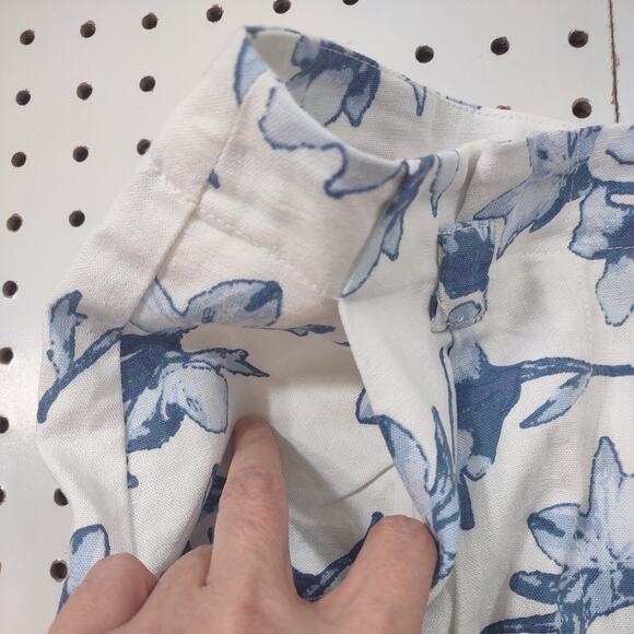 J.O.A. Los Angles Linen Floral Shorts, Size XS - Picture 4 of 9